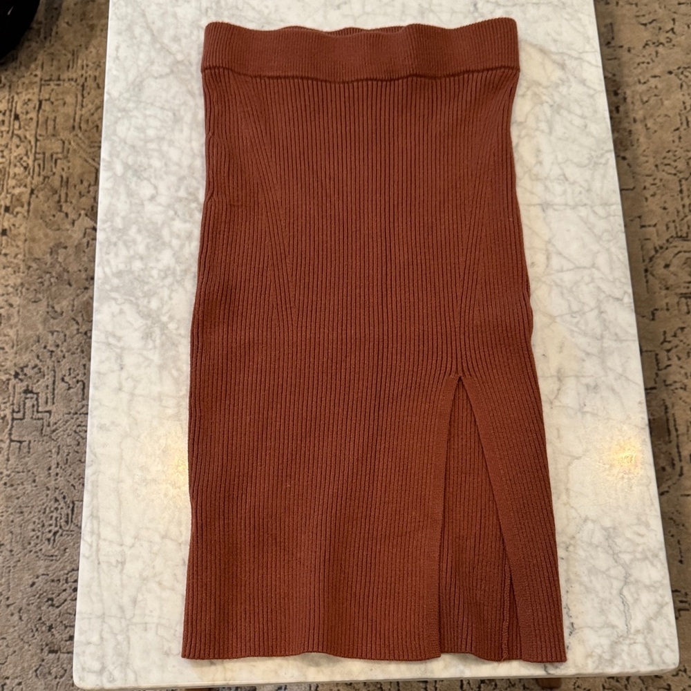 Like new! Abercrombie & Fitch Brown Ribbed knit pencil skirt side-slit XS